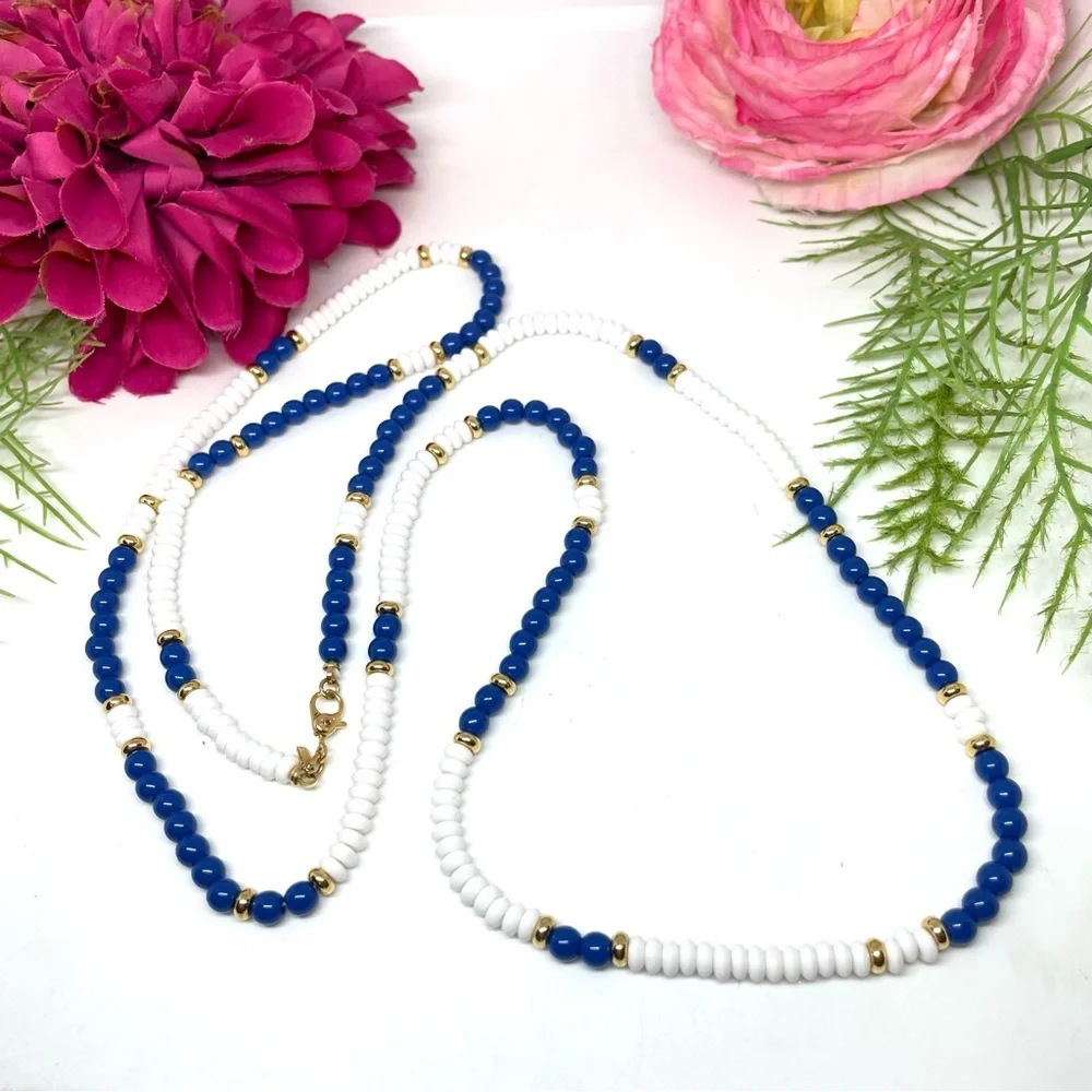 VINTAGE⚜️MONET RETRO Blue & White Acrylic Beaded Necklace